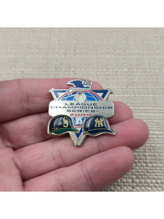 Jewelry - Vintage 2000 American League Championship Series Pin - Mariners vs Yankees A7416
